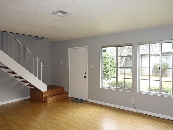 4th image of 8627 La Riviera Dr APT C