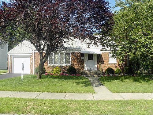 1st image of 14 Larkspur Ln