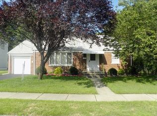 14 Larkspur Ln, Clifton, NJ 07013