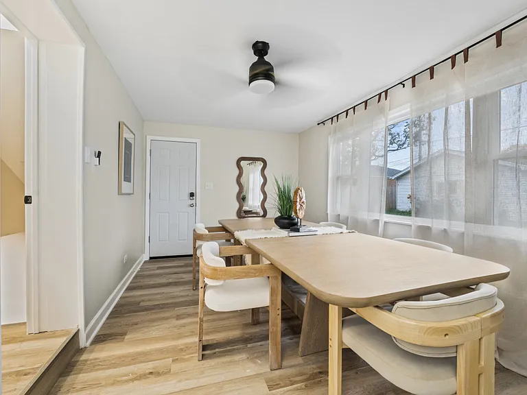 S 52nd Ct — Photo 21