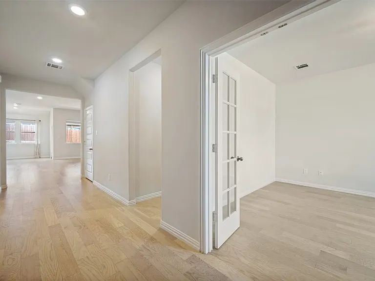 3437 Loftwood Ln — Photo 8