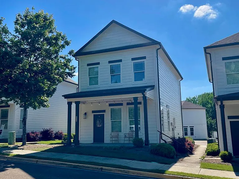 707 Ironwood Ln — Photo 2