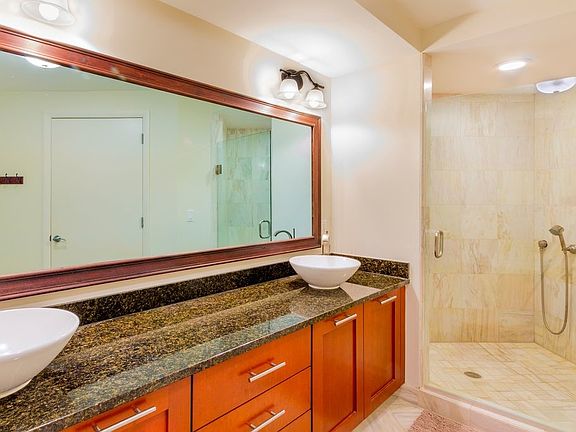 5th image of 1817 Van Buren St #401