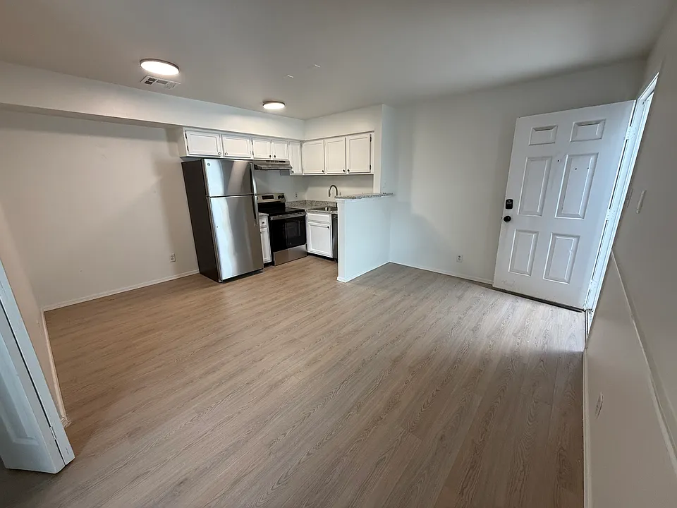 1802 E 66th Pl #301