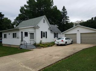 517 1st St SW, Oelwein, IA 50662