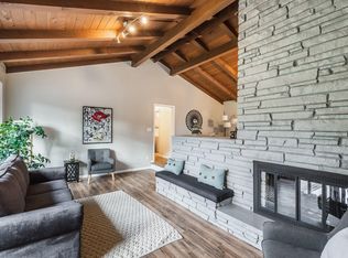 2828 W Sholes Dr, Mequon, WI 53092
