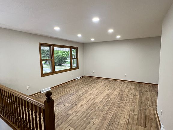 4th image of 8335 Shepard Rd