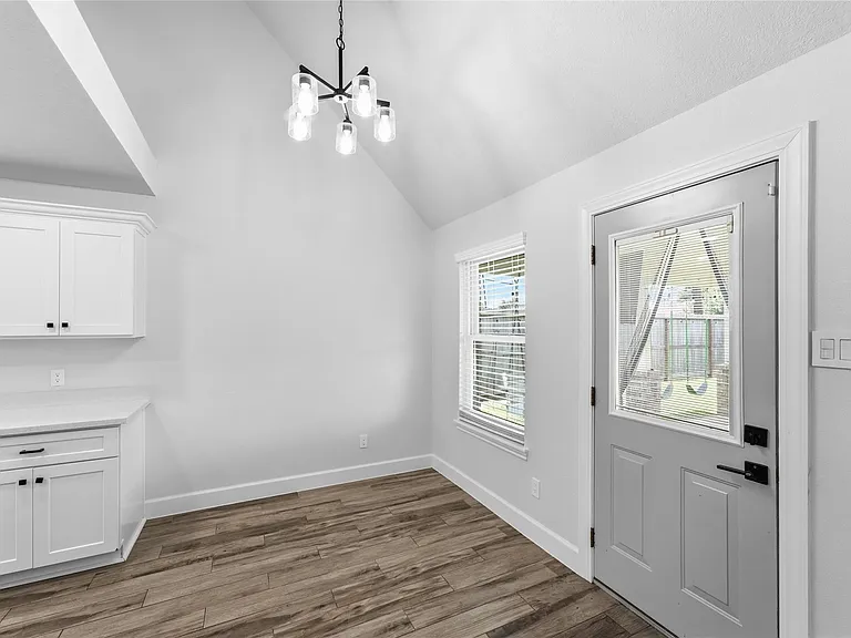 5234 Findlay Dr — Photo 11