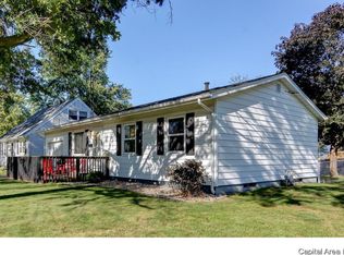 14 Buckingham Rd, Chatham, IL 62629