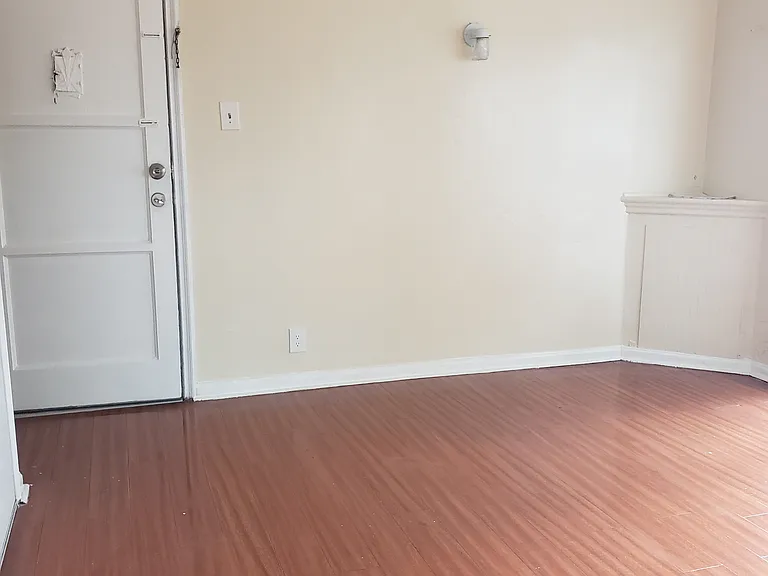707 W 41st Place La Ca 705 1/2 — Photo 7