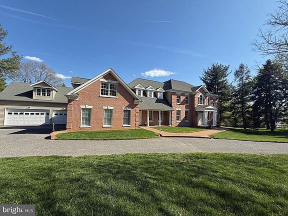 2nd image of 2606 Brigadoon Rd