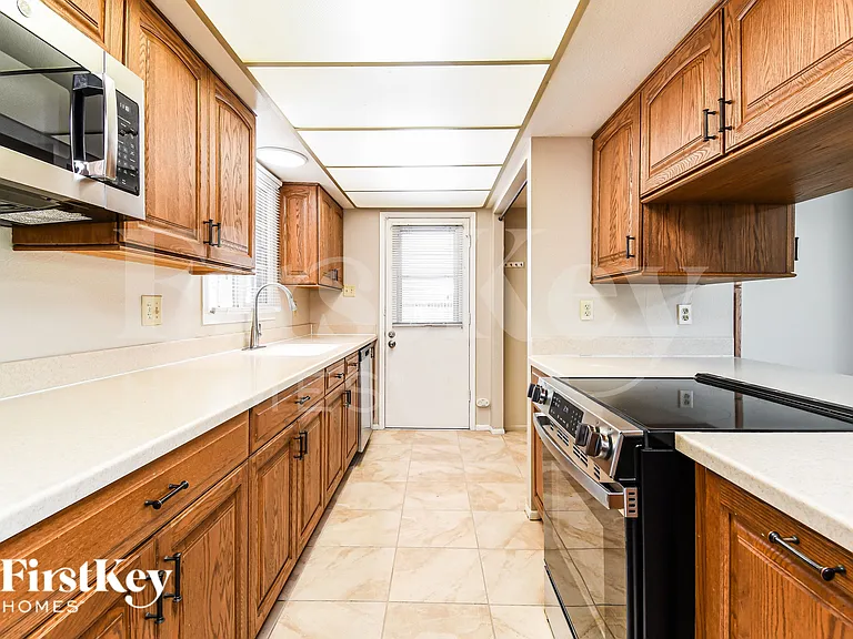 614 E Greenway Dr — Photo 10
