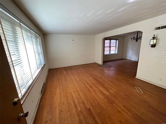 5th image of 7251 Delmar Blvd