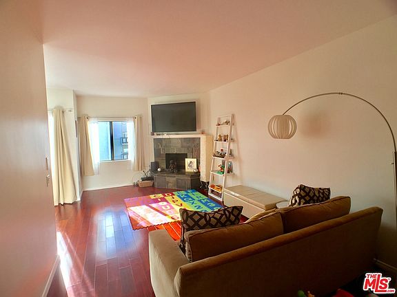 4th image of 17914 Magnolia Blvd Unit 311