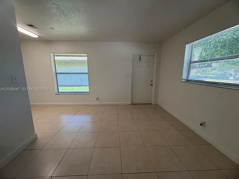 919 NW 2nd Ave #1 — Photo 9