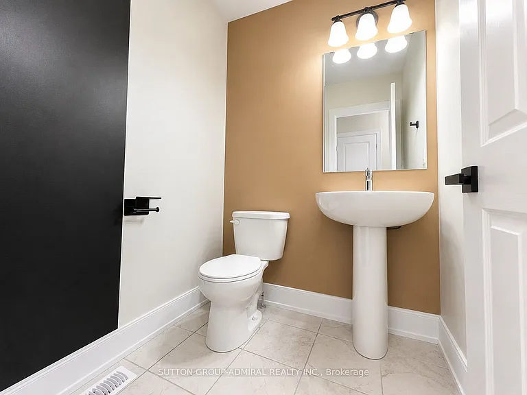 1320 Blackmore St — Photo 7