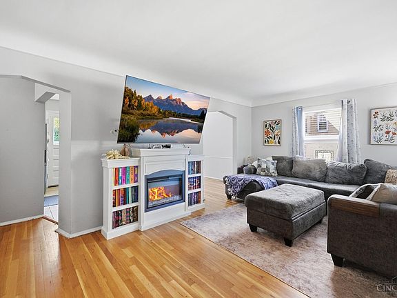 4th image of 973 Edgetree Ln