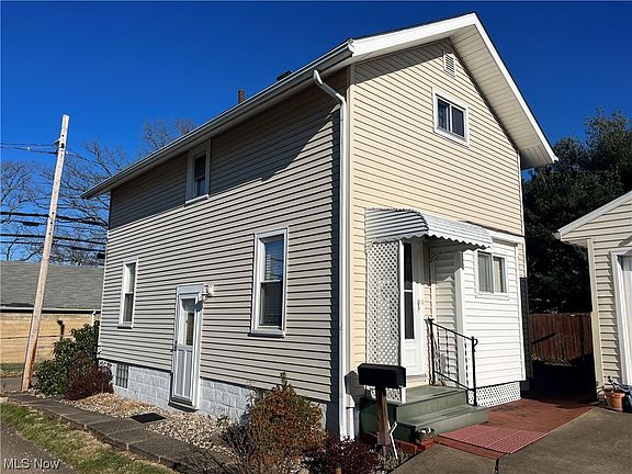 2nd image of 323 Fairlane St