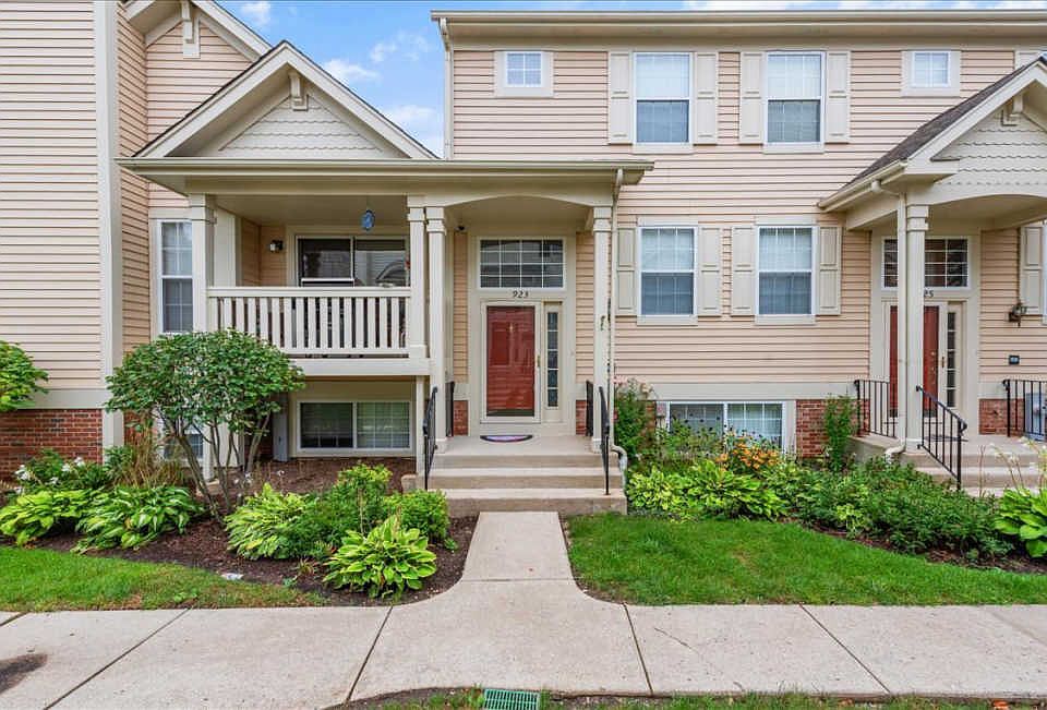 1st image of 923 Manchester Cir