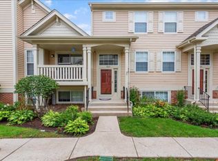923 Manchester Cir, Grayslake, IL 60030