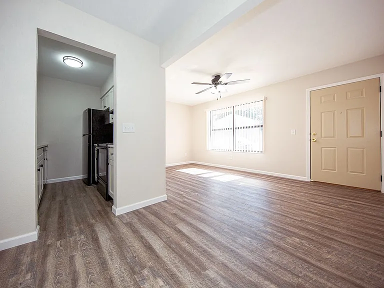 Shadow Ridge Apartments — Photo 14