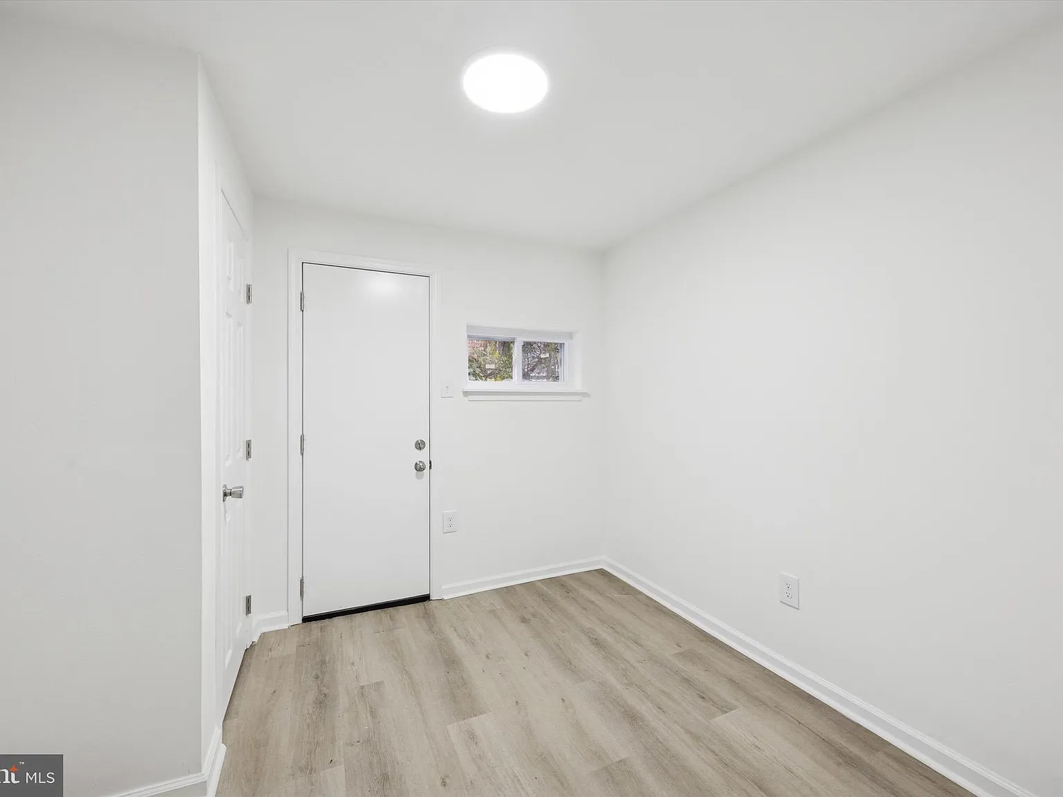 3 bed, 896 sqft, $1,700 — Photo 3