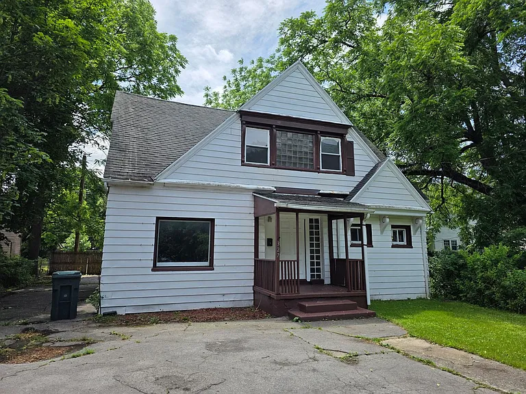 327 Glenwood Ave — Photo 1