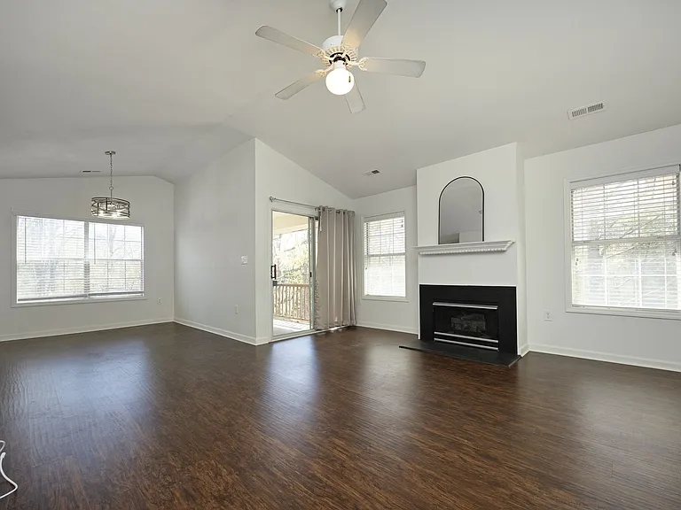 521 Renshaw Ct — Photo 5