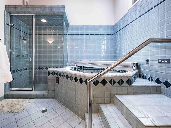 4th image of 425 Claremont Way