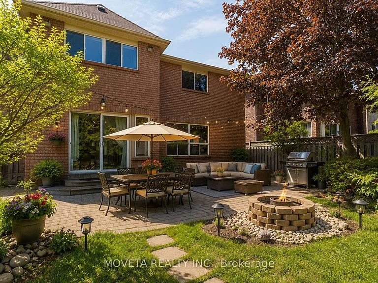 30 Briardale Pl — Photo 6