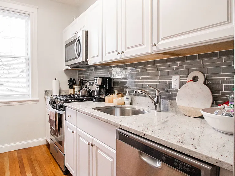 191 Kent St #4 — Photo 7