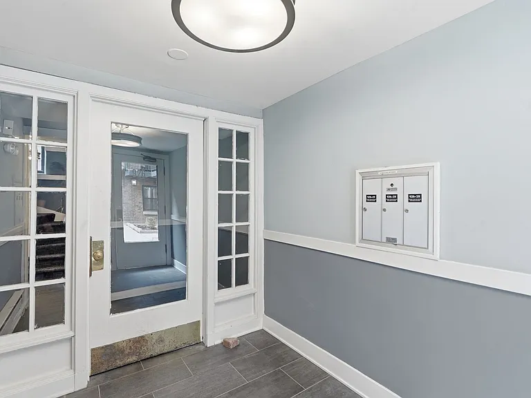 920 W Oakdale — Photo 19