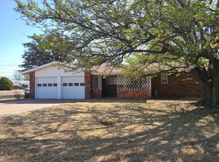 1616 Ennis St, Plainview, TX 79072