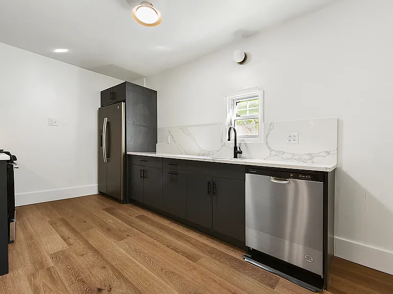 3317 Hill St — Photo 18