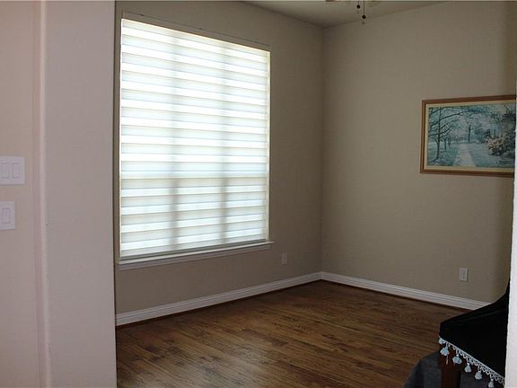 3rd image of 1909 Vanguard Dr