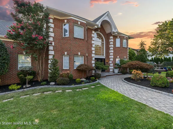 28 Hallister St, Staten Island, NY 10309