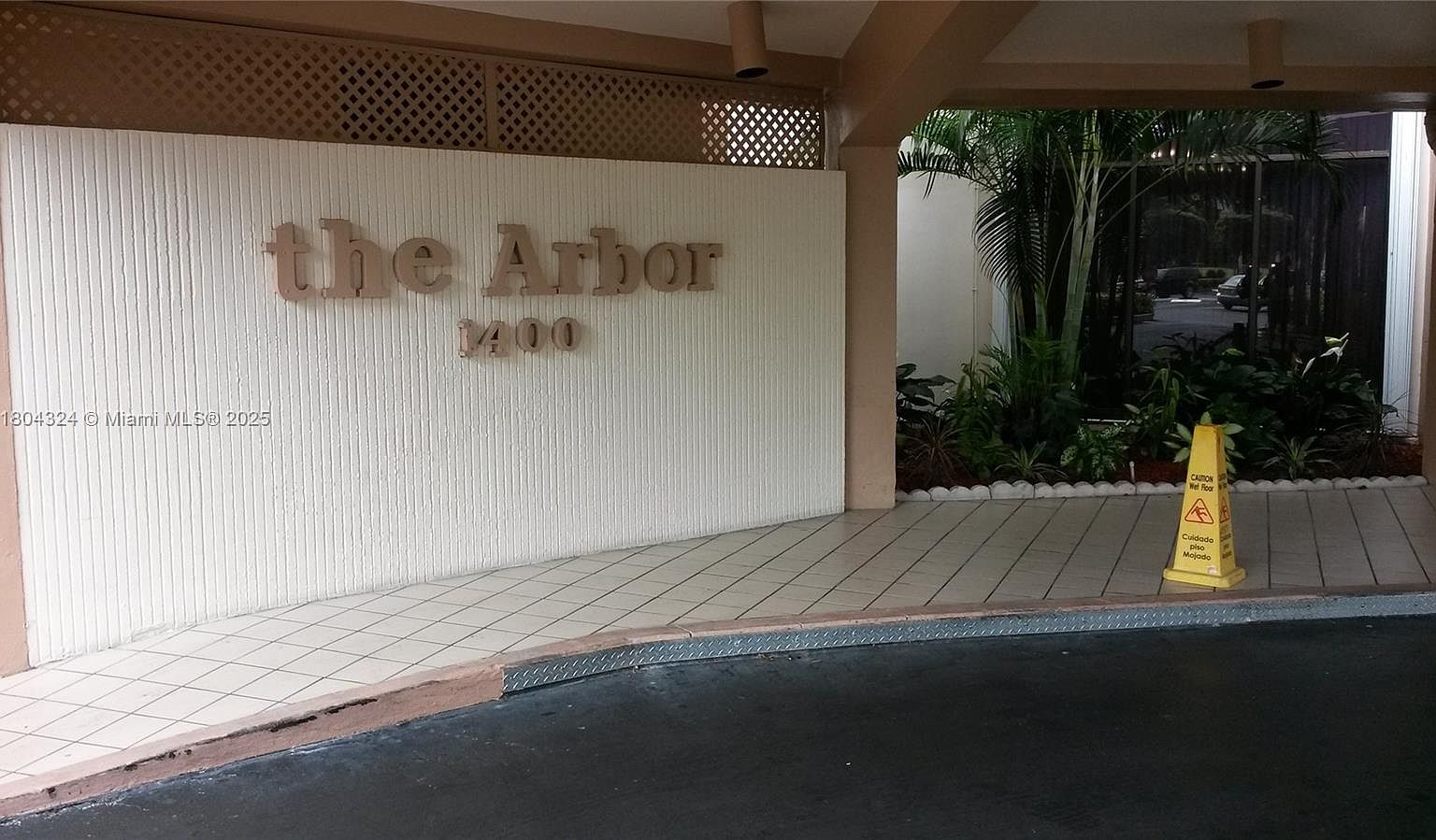 1400 Saint Charles Pl APT 516