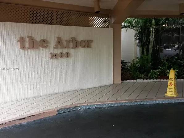 1400 Saint Charles Pl APT 516, Hollywood, FL 33026