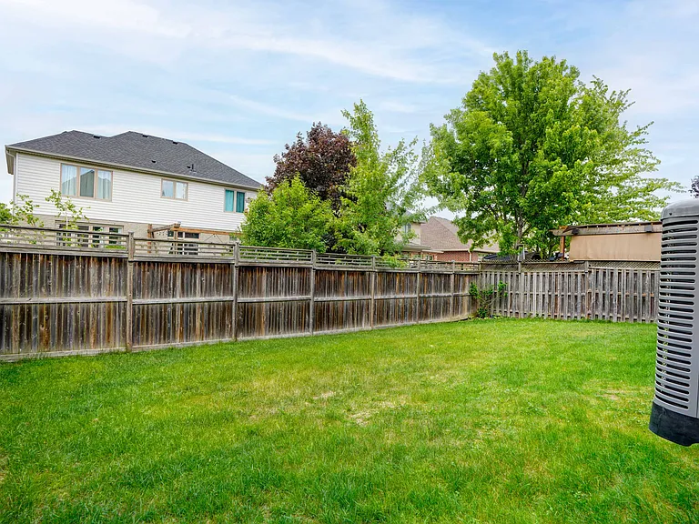 2200 Dogwood Cres — Photo 42