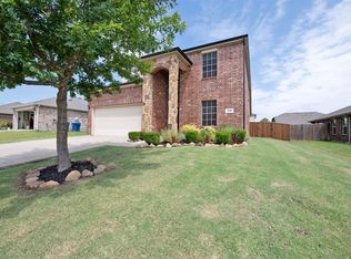 400 Hawthorn Dr, Nevada, TX 75173
