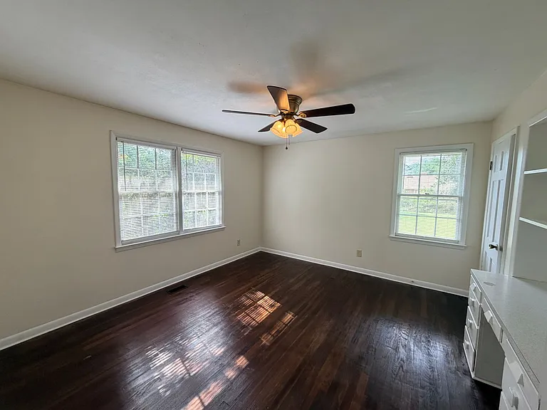 1002 W Alden Ave — Photo 11