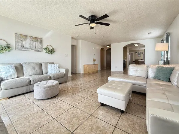 8408 Zydecko Ave SW, Albuquerque, NM 87121