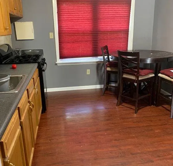 8401 Pioneer Dr — Photo 5