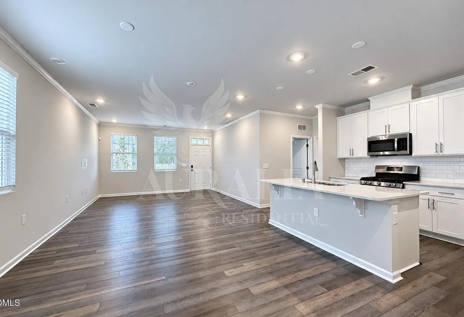 4 bed, 3.0 bath, 2400 sqft, $2,250 — Photo 3