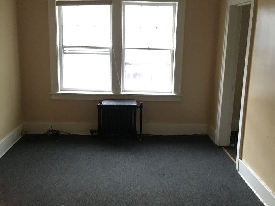 2nd image of 149 Devonshire Ct APT 12