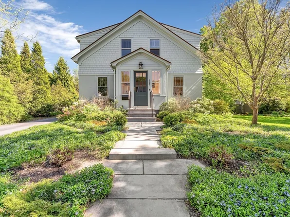 137 Central St, Concord, MA 01742