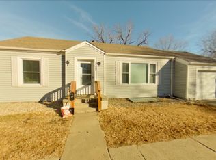 1122 N 8th St, Manhattan, KS 66502