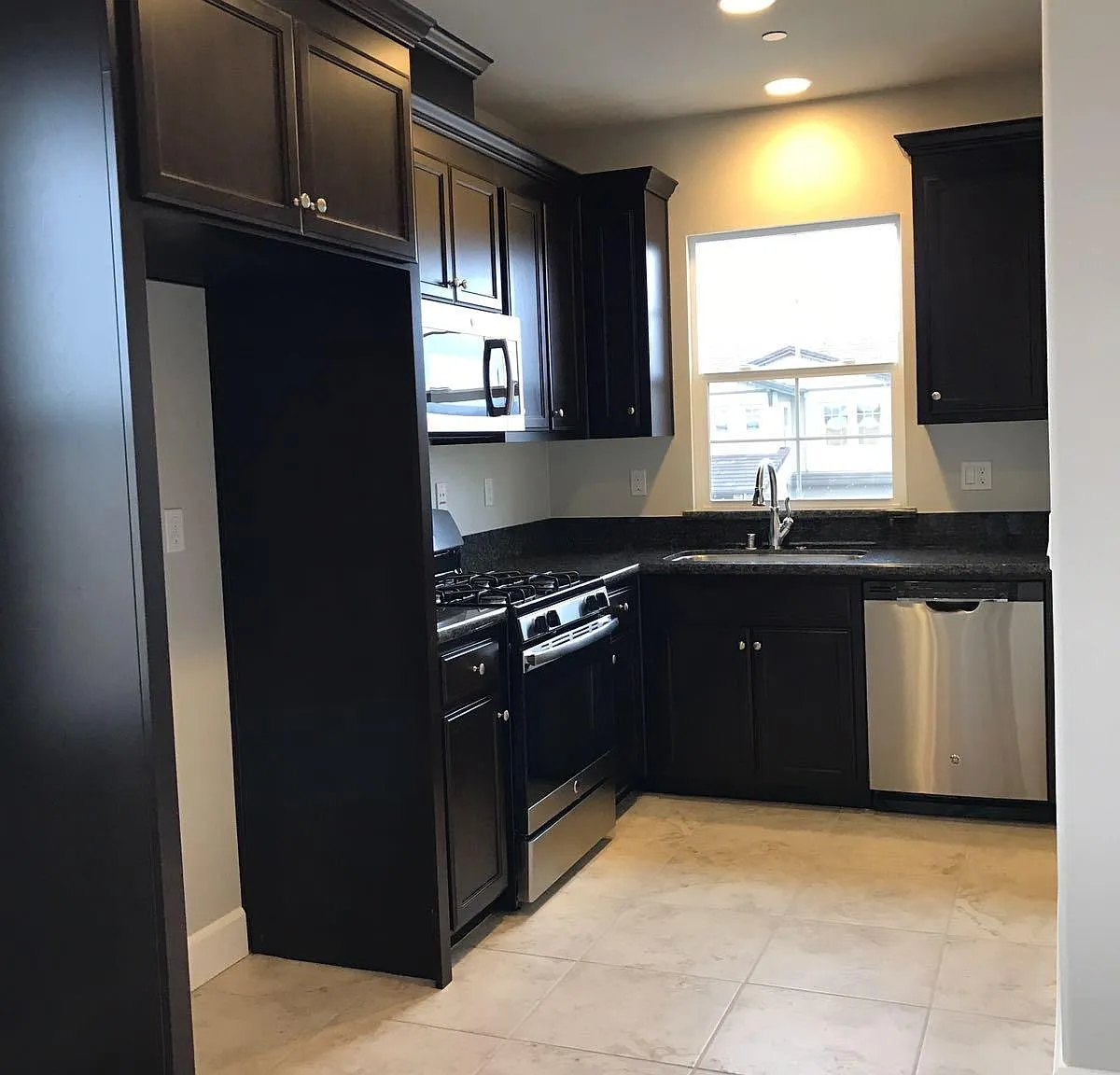 723 W Esplanade Dr — Photo 4