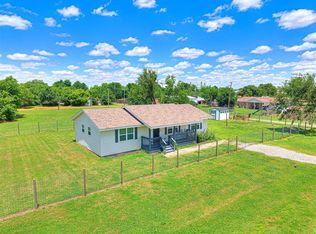621 W 2nd St, Calumet, OK 73014