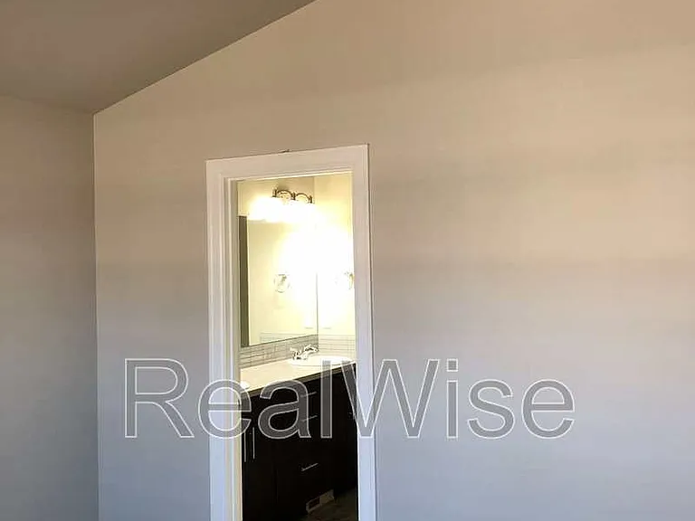 474 NE Oak Ave — Photo 7